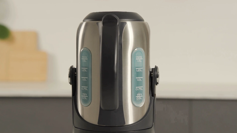 Gilia kettle showing dual MAX/MIN water-level windows on both sides